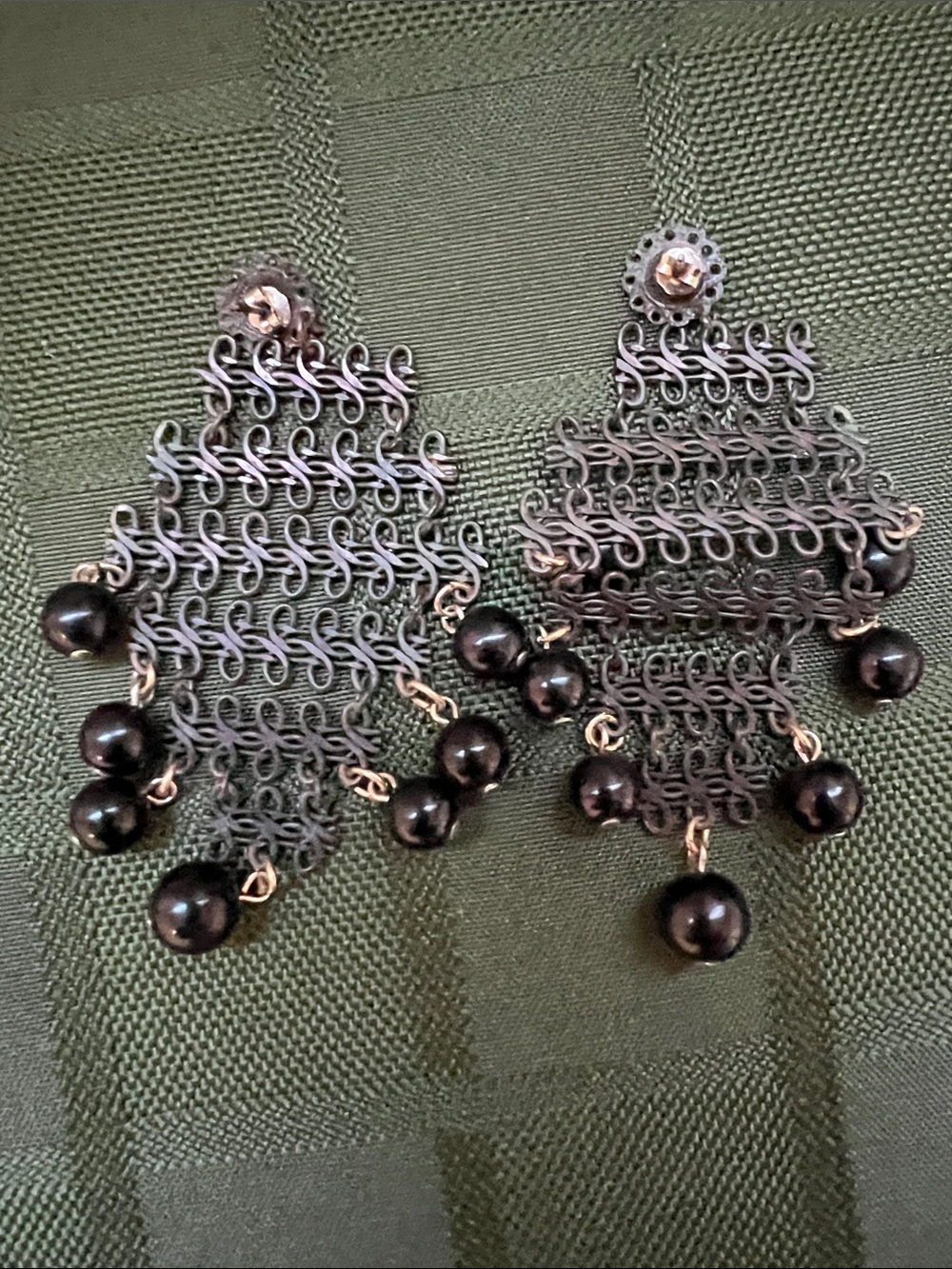2 pairs Vintage Black Beaded Chainmaille Earrings and faux Snake skin earrings - Picture 8 of 9